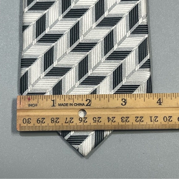 Zillioni Collezioni Hand Made Silk Men's Neck Tie Geometric Pattern Black White - Picture 5 of 6